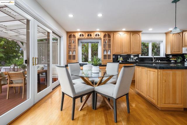 1415 Vancouver Ave, Burlingame CA: https://media.crmls.org/mediaz/a71f7511-021d-478a-91d6-a382c5b2fdff.jpg