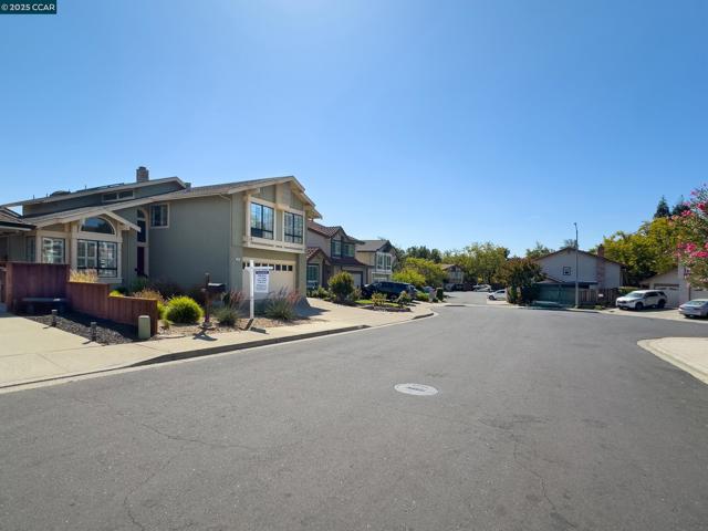 319 Oak Glen Ct, Martinez CA: https://media.crmls.org/mediaz/a71f8c30-753d-46cc-bb53-74fed3904ad2.jpg