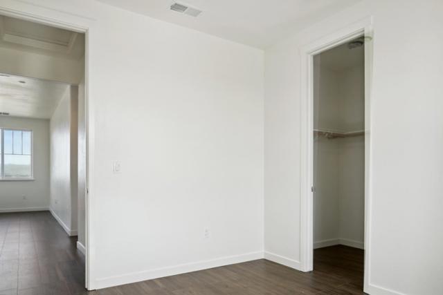 185 Tanoak Street, Hollister CA: https://media.crmls.org/mediaz/a7200ea9-c7bd-425f-be3c-f8e56c91ce1f.jpg