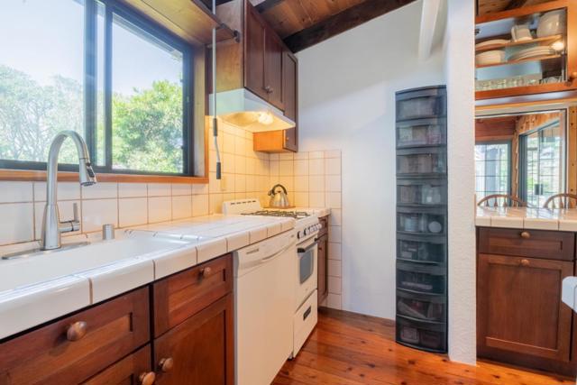 575 Dolores Avenue, Half Moon Bay CA: https://media.crmls.org/mediaz/a7201b68-425e-442e-a965-564106441f37.jpg