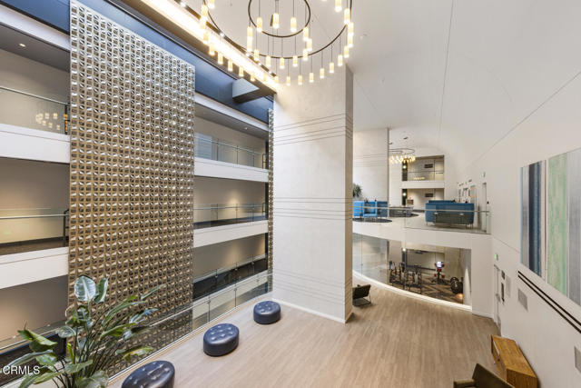 400 S Broadway, Los Angeles CA: https://media.crmls.org/mediaz/a7201dfa-4a49-4a34-b2c0-1118c8ed9989.jpg