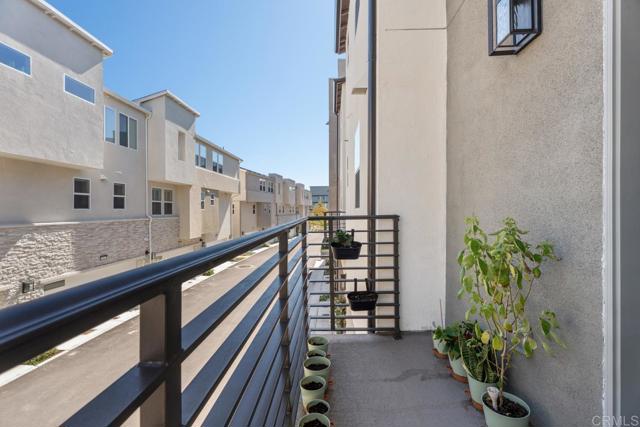 Detail Gallery Image 13 of 63 For 10416 Adamson Way, San Diego,  CA 92126 - 3 Beds | 3/1 Baths