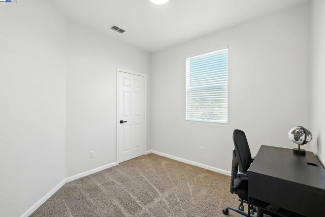 2501 Aimonetti ave, Sacramento CA: https://media.crmls.org/mediaz/a72094ee-028a-40a0-b522-743ce621a427.jpg