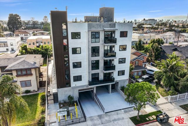 1537 S Wilton Place, Los Angeles CA: https://media.crmls.org/mediaz/a7209881-da5a-4461-b8e6-a8e200309b4f.jpg
