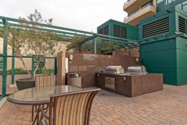 555 Front St, San Diego CA: https://media.crmls.org/mediaz/a720b372-703c-4a39-b579-ee7b925d06cb.jpg