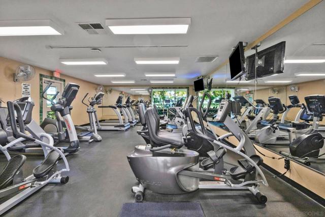 4676 Barcelona Way, Oceanside CA: https://media.crmls.org/mediaz/a7212447-3492-45e5-87a1-6714ecff14b6.jpg