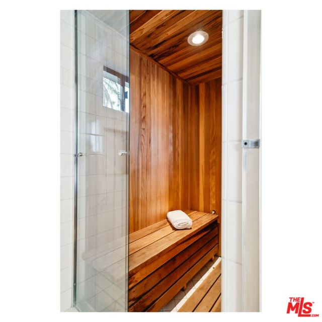 8105 Buena Fortuna Street, Carpinteria CA: https://media.crmls.org/mediaz/a721a6f5-fc75-4a00-bfc9-ab37069c0ff2.jpg