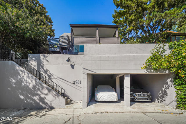 Detail Gallery Image 2 of 36 For 3961 Cumberland Ave, Los Angeles,  CA 90027 - 3 Beds | 2 Baths