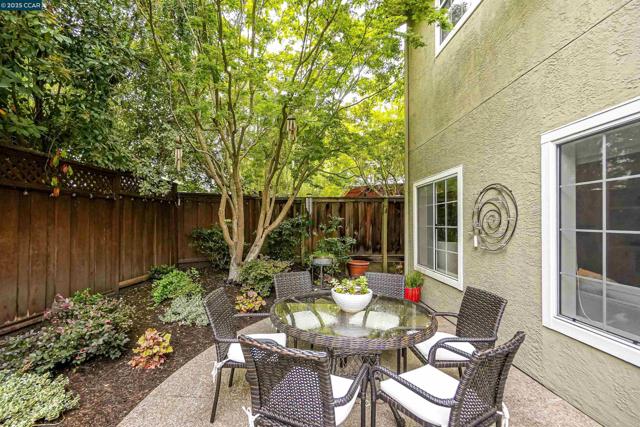 405 Triomphe Ct, Danville CA: https://media.crmls.org/mediaz/a721c219-29e7-4bd7-a714-b930aaf63f35.jpg