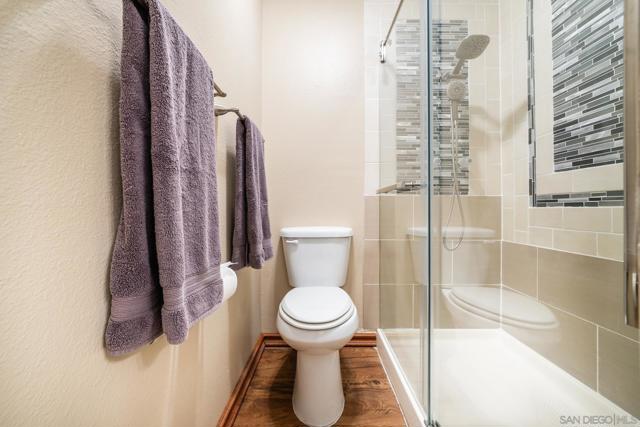6433 La Paloma Street, Carlsbad CA: https://media.crmls.org/mediaz/a721d470-6efa-4836-a03d-0ab11a442fbb.jpg