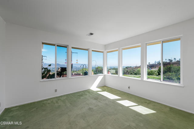 1140 San Clemente Way, Camarillo CA: https://media.crmls.org/mediaz/a722852d-ff3c-4901-af85-76b2b7b164bc.jpg