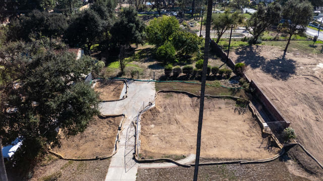 1660 Homewood Drive, Altadena CA: https://media.crmls.org/mediaz/a723e083-f6fa-4747-a0a9-8d83b85c77b0.jpg