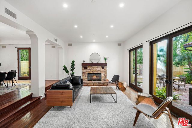 1853 Chastain, Pacific Palisades CA: https://media.crmls.org/mediaz/a723fc7d-9e1c-430e-92fe-59f0e627c2e1.jpg