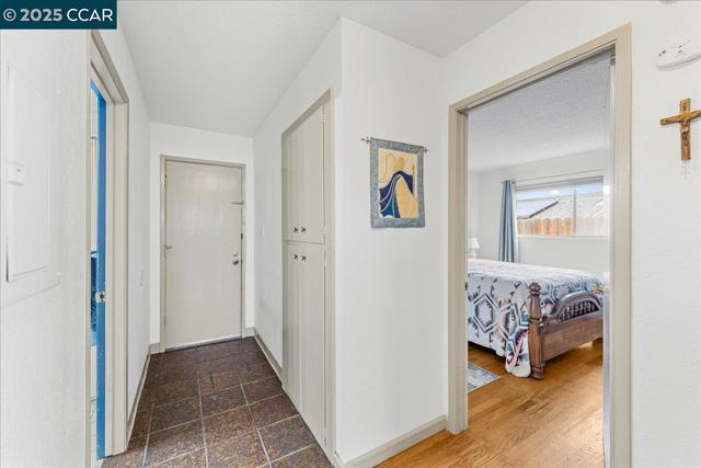 885 Tara Hills Dr, Pinole CA: https://media.crmls.org/mediaz/a72507a8-b93f-4924-b5c6-403bb5d1adf2.jpg