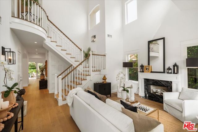 1664 Amherst Avenue, Los Angeles CA: https://media.crmls.org/mediaz/a72560ef-3d9f-4e71-a101-fe3b700598a6.jpg