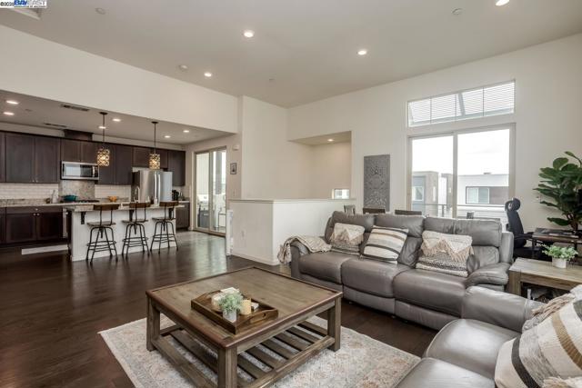 3077 Valley Of Hearts Del Pl, San Jose CA: https://media.crmls.org/mediaz/a7261025-2dc4-4a48-92a2-cde8cb99a255.jpg