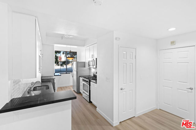 2033 Beloit Avenue, Los Angeles CA: https://media.crmls.org/mediaz/a72652d4-d71f-4801-bb96-38885e2daa58.jpg