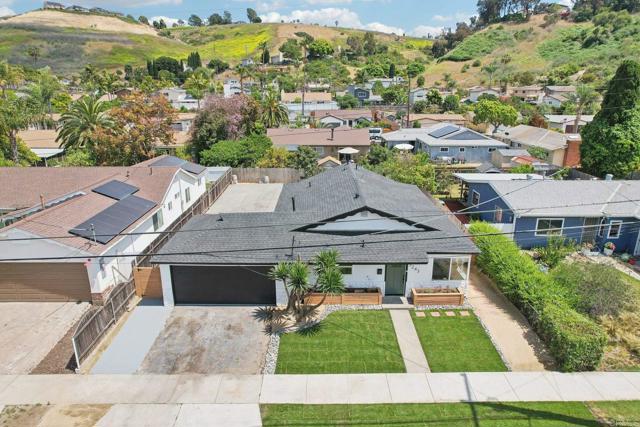 3243 Carolyn Circle, Oceanside CA: https://media.crmls.org/mediaz/a726aa46-651d-41f9-903d-d97fe80b55d3.jpg