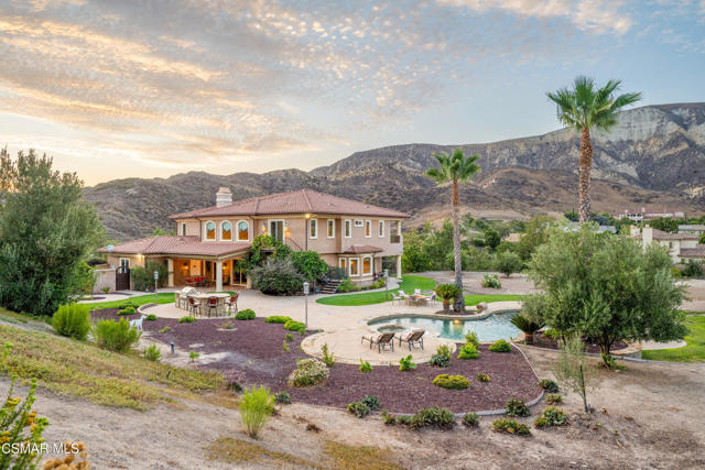 2462 Lost Canyons Drive, Simi Valley CA: https://media.crmls.org/mediaz/a7270588-7268-48db-8a3b-70e7d5483780.jpg