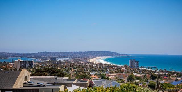 5560 Moonlight Lane, La Jolla CA: https://media.crmls.org/mediaz/a7271daa-0a01-419b-a877-bc6c44219cbb.jpg