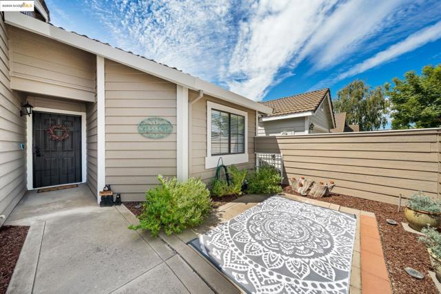 2256 Camborne Dr, Modesto CA: https://media.crmls.org/mediaz/a7272f78-c1c2-4b11-a6f7-6c574dfc8bfb.jpg