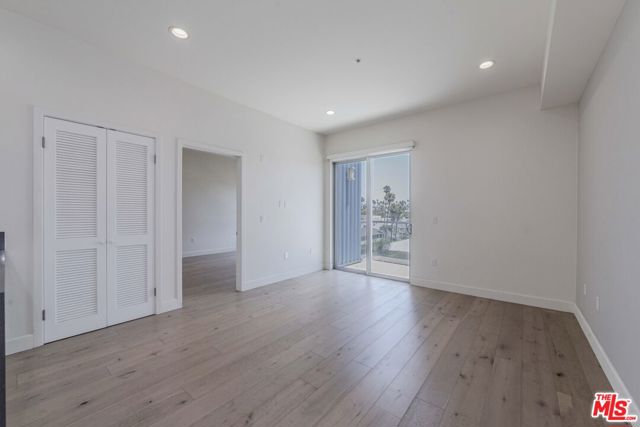 105 S Mariposa Avenue, Los Angeles CA: https://media.crmls.org/mediaz/a7274c3f-c018-449a-a996-d169df03389e.jpg