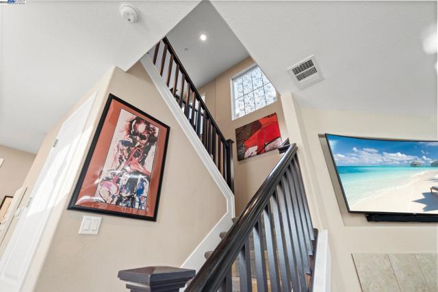 248 Alta St, Brentwood CA: https://media.crmls.org/mediaz/a7278a38-6b7b-4201-9211-7df51fe368a0.jpg
