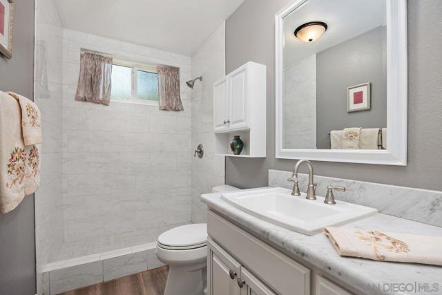 16274 COUNTRY DAY ROAD, Poway CA: https://media.crmls.org/mediaz/a727d764-916b-4441-be55-b54e8347e2d2.jpg