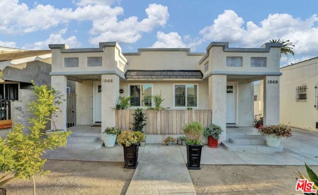 1946 W 39th Street, Los Angeles CA: https://media.crmls.org/mediaz/a7280cbf-7e8e-40c1-a1c8-d7d693438674.jpg