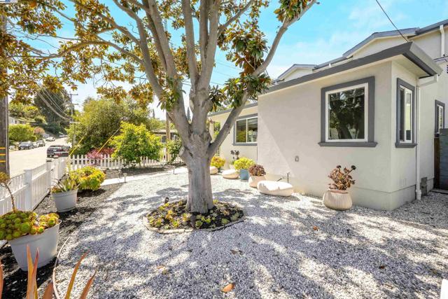 3254 Keith Ave, Castro Valley CA: https://media.crmls.org/mediaz/a7288d68-db1c-41c9-9b80-d25546360bf7.jpg