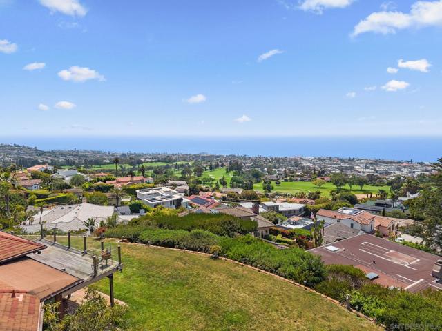 7330 Brodiaea Way, La Jolla CA: https://media.crmls.org/mediaz/a728cf11-a1bb-493f-93ea-7480bfd2b770.jpg