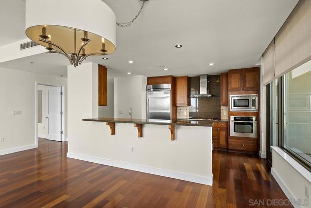 700 W E Street, San Diego CA: https://media.crmls.org/mediaz/a728ea42-7d88-4a14-b7e2-073445b8f269.jpg