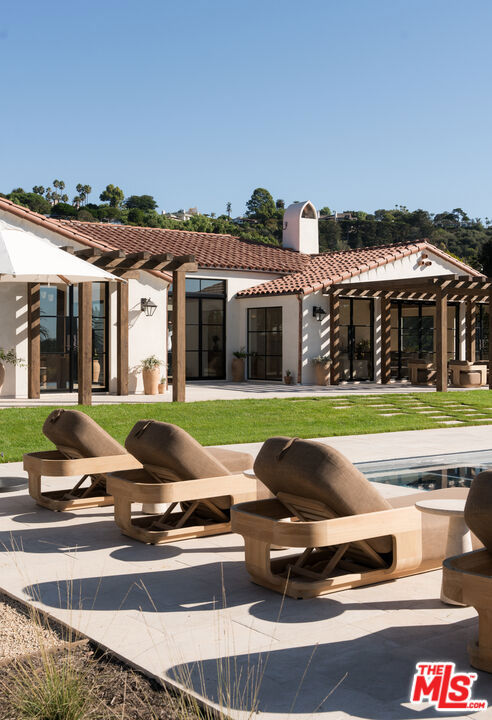 4200 Marina Drive, Santa Barbara CA: https://media.crmls.org/mediaz/a7297410-2f12-48d5-a93d-f1f5c0710d62.jpg