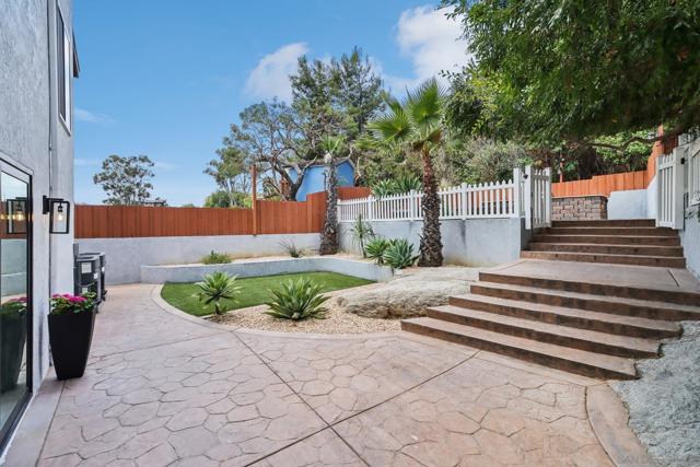 8560 Sunrise Ave, La Mesa CA: https://media.crmls.org/mediaz/a7299448-e8ab-4f68-a726-5c31e2b96593.jpg