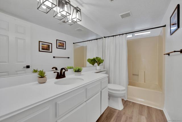 632 Paseo Rio, Vista CA: https://media.crmls.org/mediaz/a729d034-68dd-4921-9b97-be6f609343c3.jpg