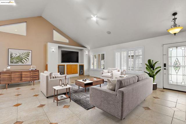 5130 Kegan Ln, Oakley CA: https://media.crmls.org/mediaz/a72a85d7-3e7c-41f0-81bf-ea1eaac7bf05.jpg