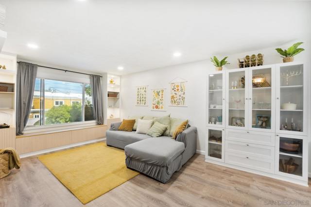 140 Walnut Ave, San Diego CA: https://media.crmls.org/mediaz/a72ad9f1-ca77-426d-a0a1-d359c13babcd.jpg