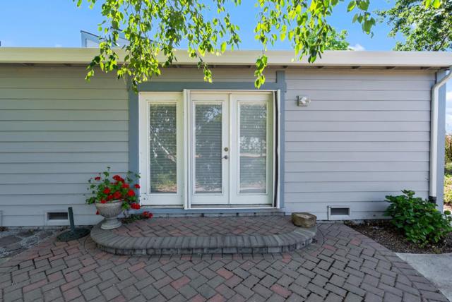 141 Holliday Drive, Hollister CA: https://media.crmls.org/mediaz/a72ade23-1ec5-440e-a5b7-b4fffa22ecfb.jpg