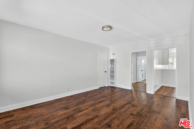 4777 San Vicente Boulevard, Los Angeles CA: https://media.crmls.org/mediaz/a72b140c-e501-4034-98c1-6d2b042b755a.jpg