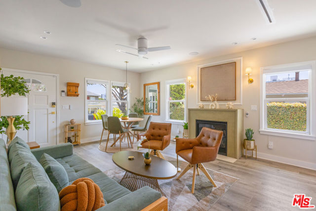 725 N Harvard Boulevard, Los Angeles CA: https://media.crmls.org/mediaz/a72b2ed6-e3a2-4a59-8089-60e92c90762d.jpg