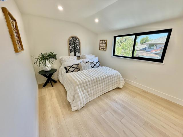 1926 Paseo Del Cajon, Pleasanton CA: https://media.crmls.org/mediaz/a72c1e04-6443-4f02-b919-12162160c03a.jpg