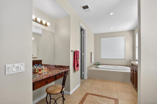 Image 41 of 73 For 18410 Lakepointe Dr