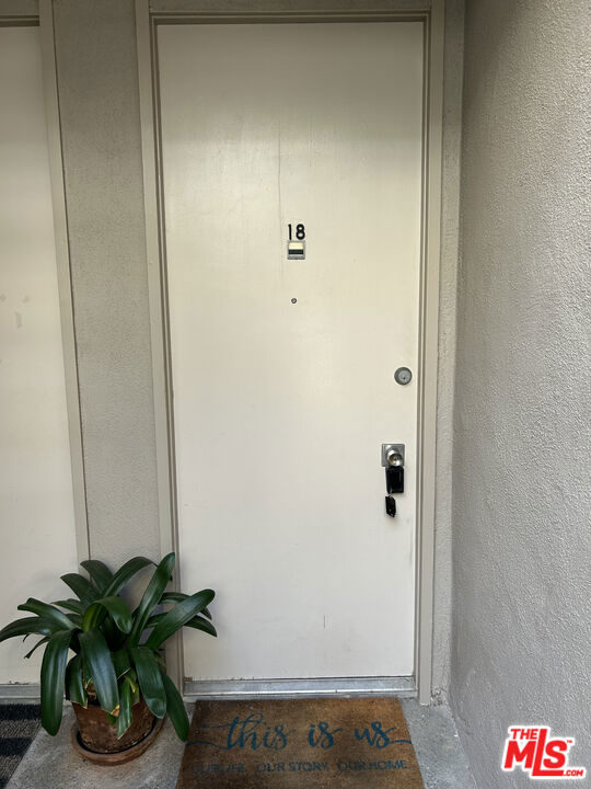 Drew Fenton | 833 Moraga Drive Los Angeles CA | MLS: 7495702