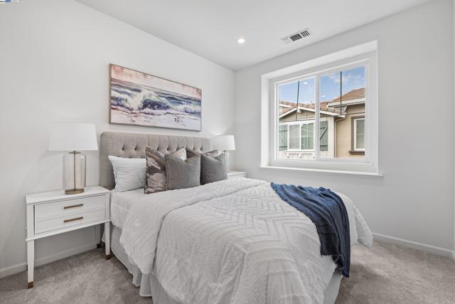 6677 S Mariposa Ln, Dublin CA: https://media.crmls.org/mediaz/a72d246b-72cf-463a-933f-db38a588a528.jpg