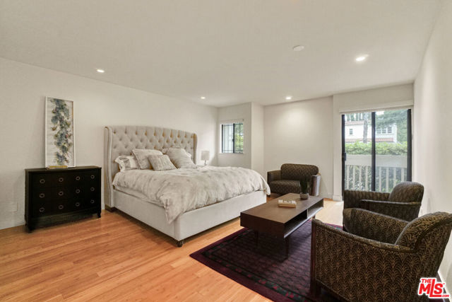 858 12th Street, Santa Monica CA: https://media.crmls.org/mediaz/a72de850-79ca-40d6-9d22-14ce0544769f.jpg