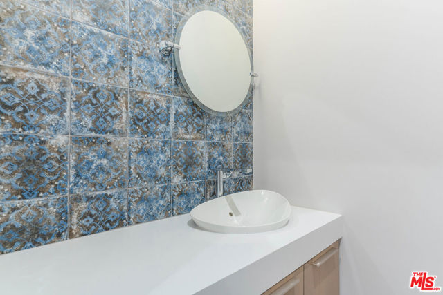 1729 S Barrington Avenue, Los Angeles CA: https://media.crmls.org/mediaz/a72ded33-60f0-4db6-b048-31e8d33b9052.jpg