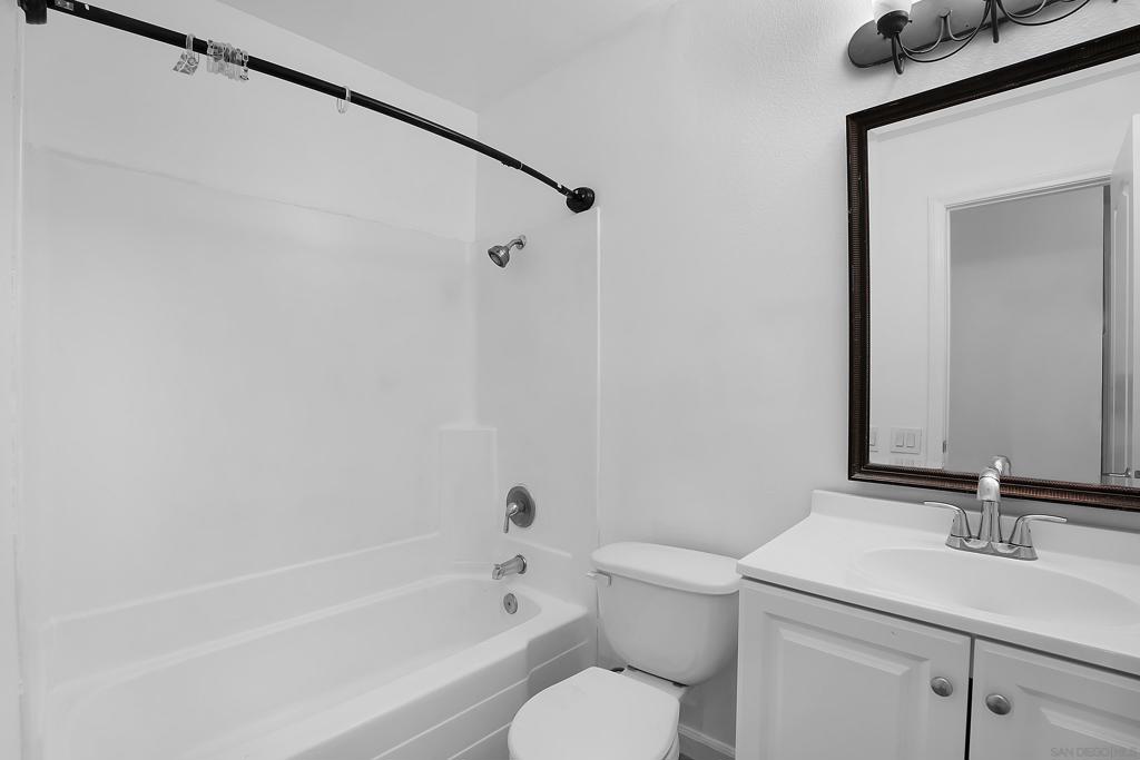 https://media.crmls.org/mediaz/a72e58b9-262d-4594-83b3-384ecdddff85.jpg?preset=X-Large