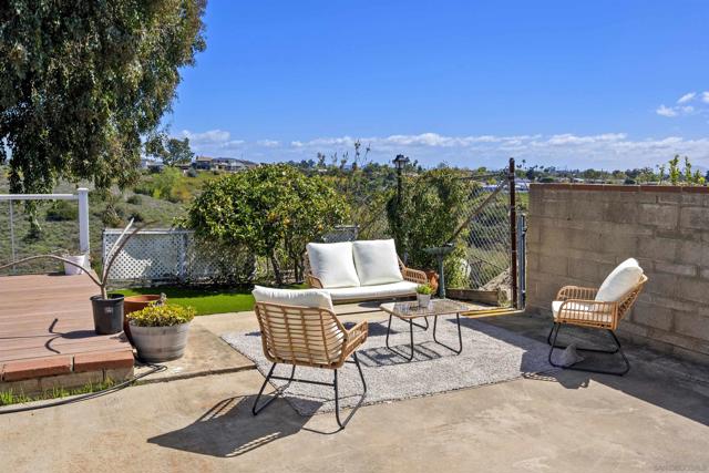 3833 Tomahawk Ln, San Diego CA: https://media.crmls.org/mediaz/a72e600f-91be-402a-8621-938e242fd412.jpg