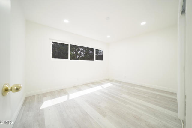 4925 Indian Wood Road, Culver City CA: https://media.crmls.org/mediaz/a72eb8b3-8f9f-4ba1-b327-4014e634714e.jpg