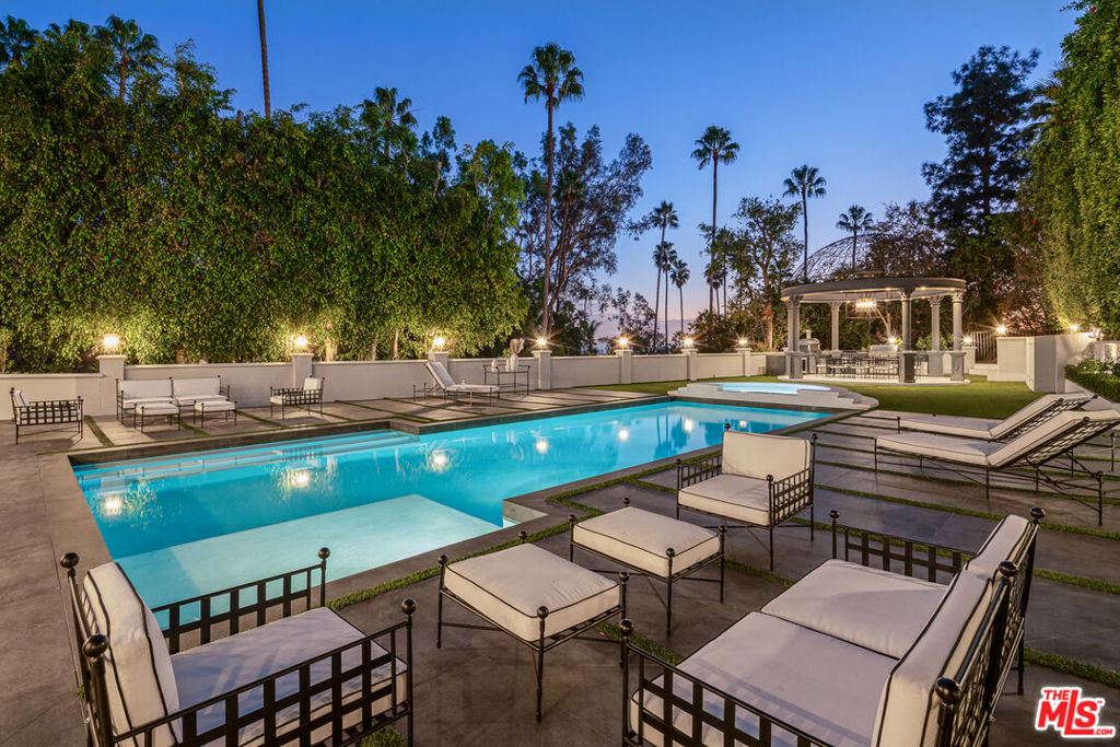 402 Doheny Road